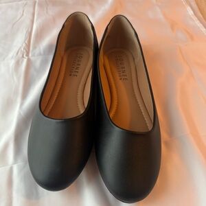 Journee Collection Black Round Toe Flats – Women’s Size 9W